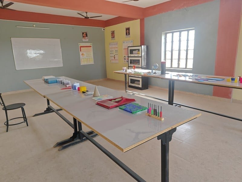 Physics laboratory at Dunes Academy CBSE school