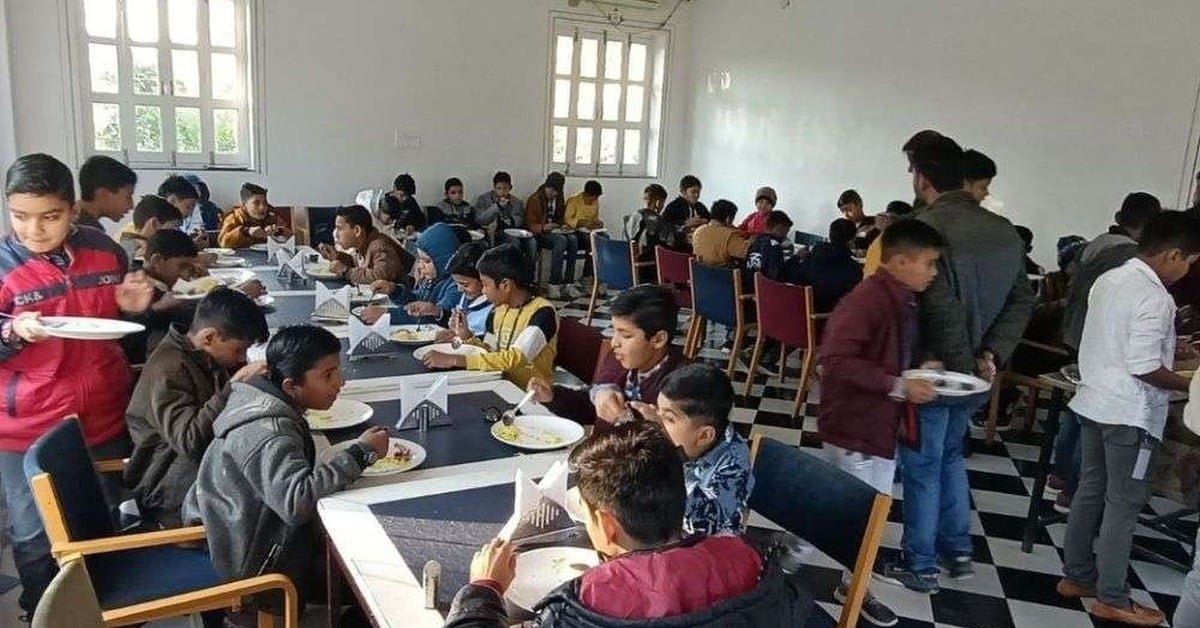students enjoying supervised lunch time at Dunes Academy cafeteria