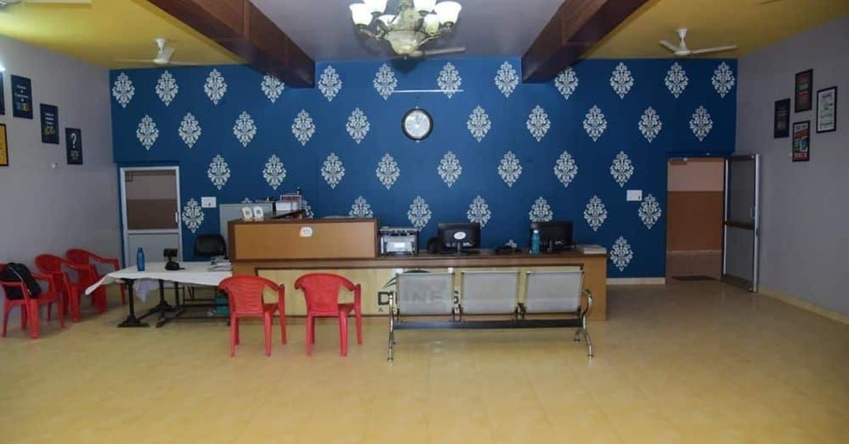 Reception of Dunes Academy school gallery