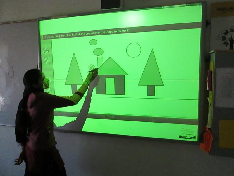 English language laboratory audio-visual tools at Dunes Academy
